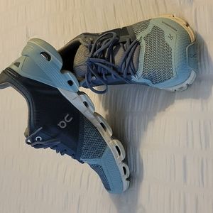 On Cloud Womens Cloudflyer Sneakers